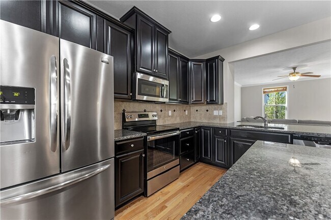 Building Photo - 410 Fairmont Dr
