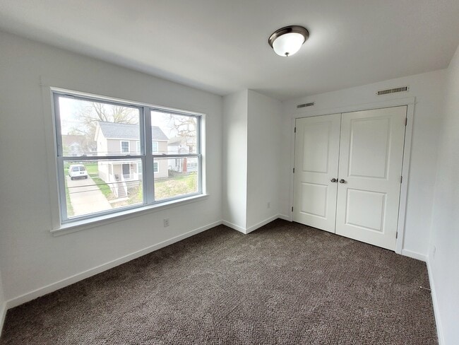 Building Photo - 729 Bates St SE