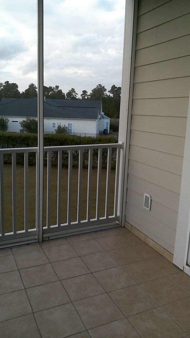Building Photo - SPECIAL!  2 Bedroom/2 bath Condo - 1/2 half rent second month