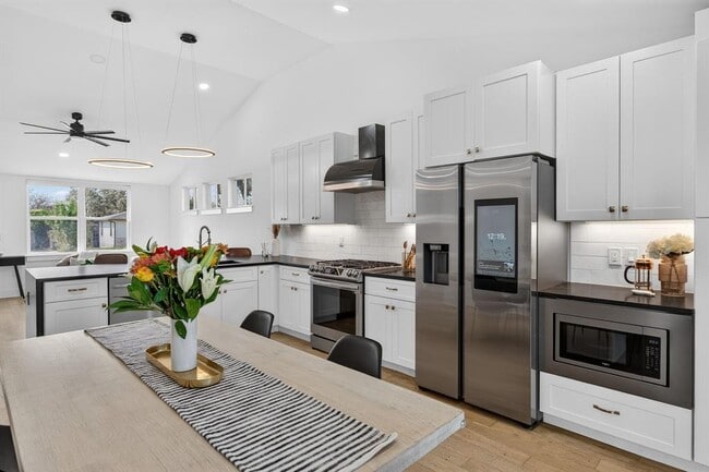 Building Photo - 504 W Croslin St