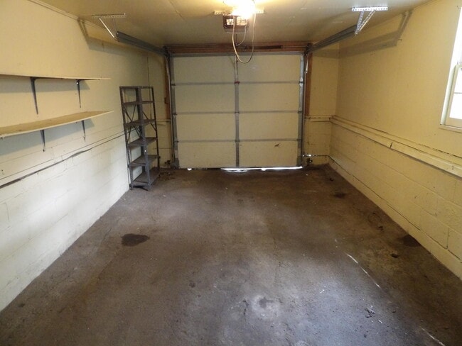 Building Photo - 286 Zandale Dr