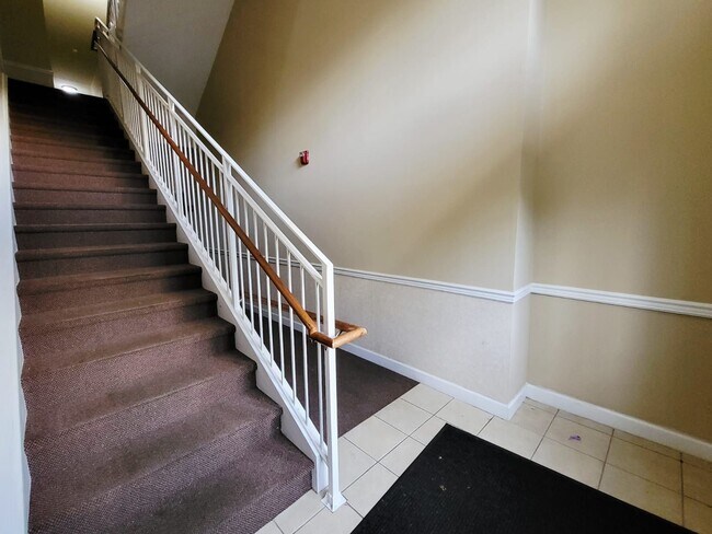 Building Photo - 339 Westbend Dr