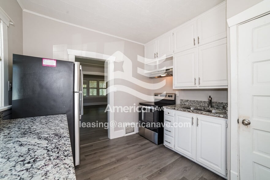 Building Photo - 712 Summer St