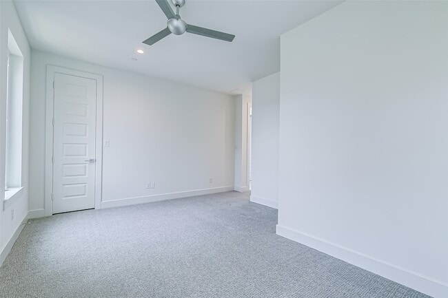 Building Photo - 6028 Lewis St