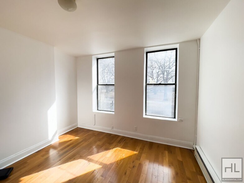 Building Photo - Classic Bushwick Floor-through 2-Bed 1-Bed / Maria Hernandez Park