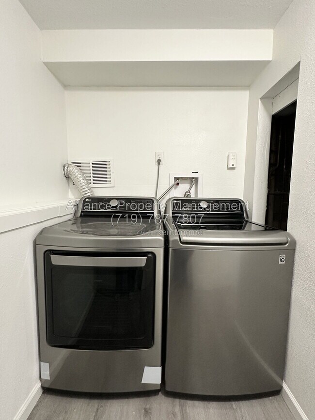 Building Photo - 1250 Chiricahua Dr