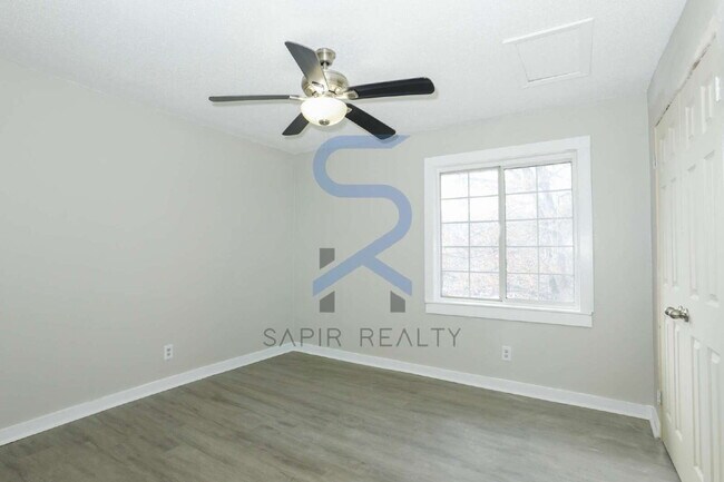 Building Photo - Freshly Updated 2BR/1.5BA with All-Electric Living