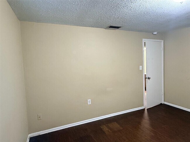 Building Photo - 10038 Kingswood Ln