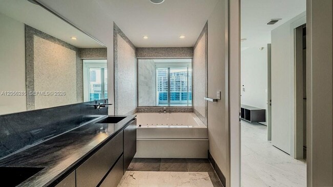 Building Photo - 200 Biscayne Blvd Way