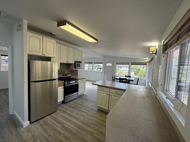 Building Photo - 705 Palisade Dr