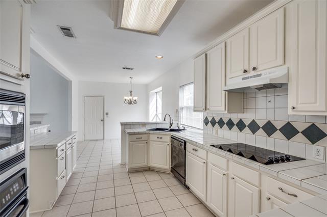 Building Photo - 2213 Ravenhurst Dr