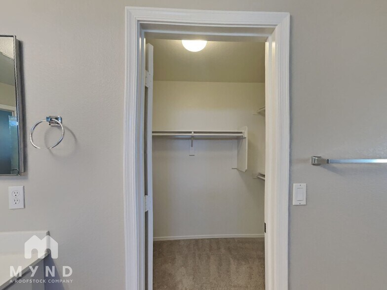 Building Photo - 813 S 125th Ave