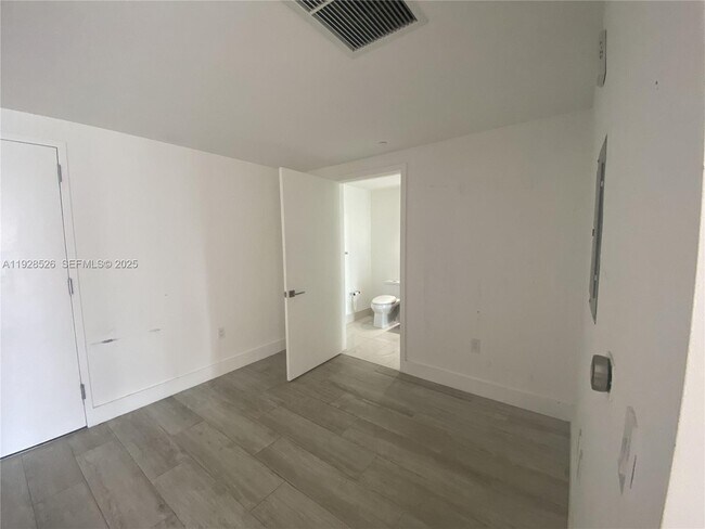 Building Photo - 121 NE 34th St