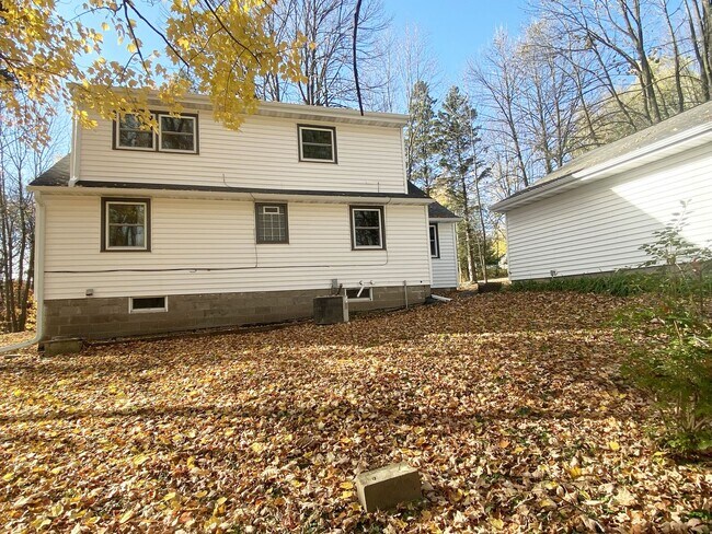 Building Photo - 4-Bedroom, 1 Bath Home on Wooded Lot near Aspirus Hospital