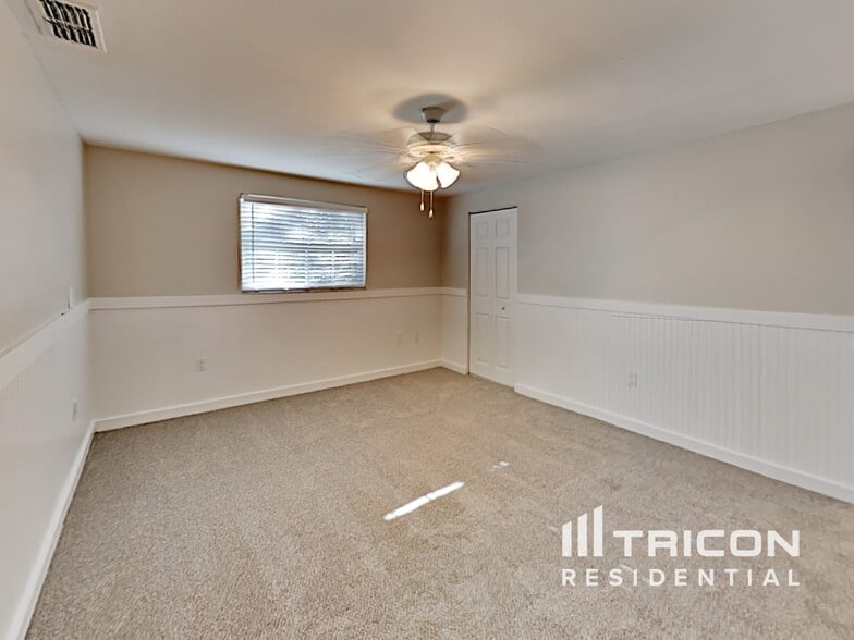 Building Photo - 5560 Waneta Pl