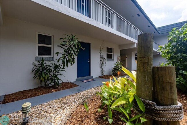 Building Photo - 1001 SE 16th St