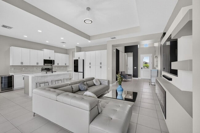 Building Photo - 16293 Melogold Dr
