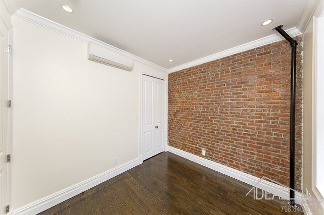 Building Photo - 354 E 13th St