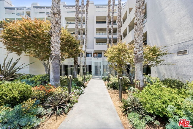 Building Photo - 122 Ocean Park Blvd