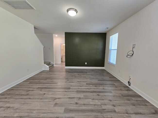 Building Photo - 421 Sailor Wy