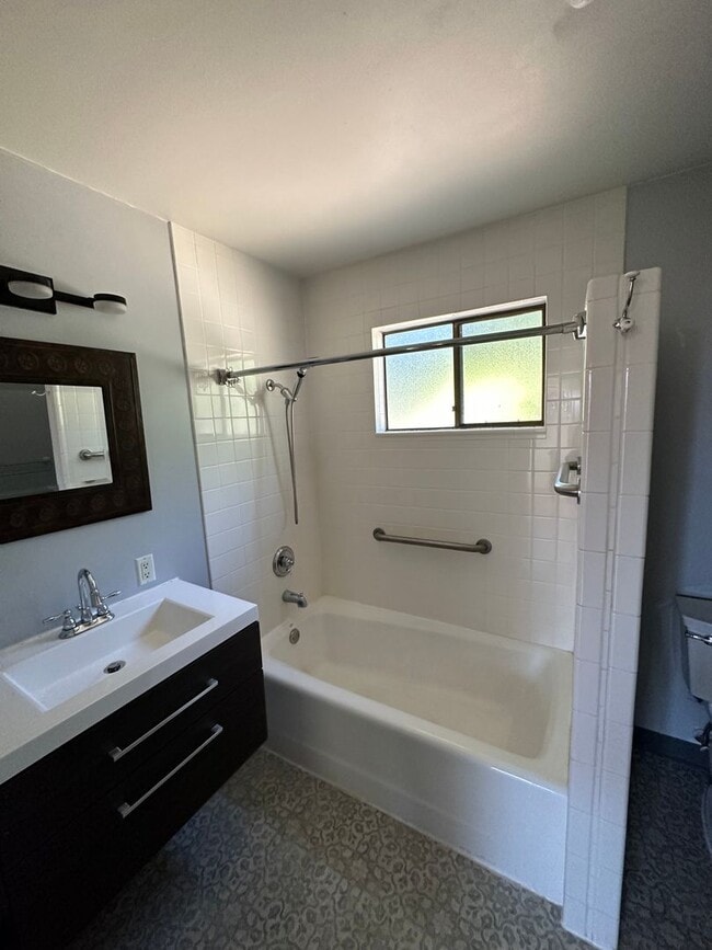 Building Photo - Beautiful Home in Astoria!