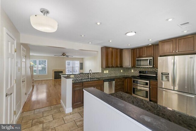 Building Photo - 124 Barnsfield Ct