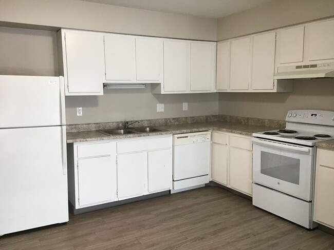 Building Photo - Spacious 2 Bedroom in Downtown Omaha