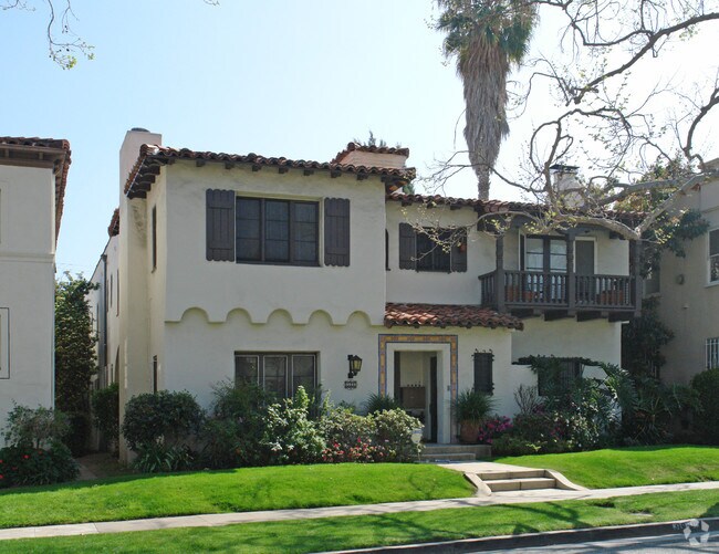 Building Photo - 9948 Robbins Dr