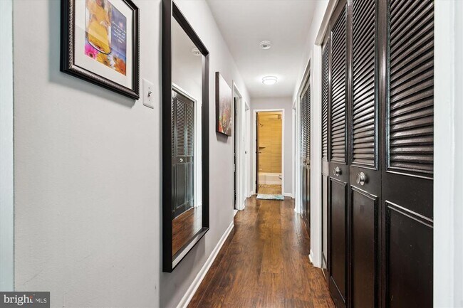 Building Photo - 10201 Grosvenor Pl