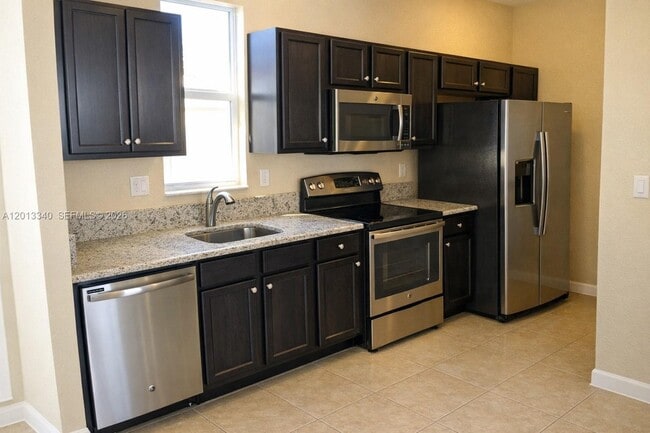 Building Photo - 9551 SW 171st Pl