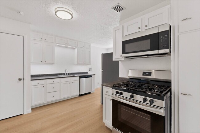 Building Photo - 714-714 Madison St NE