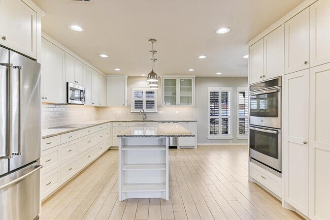 Building Photo - 8405 Cima Serena Ct