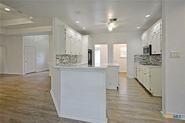 Building Photo - 380 Las Brisas Blvd