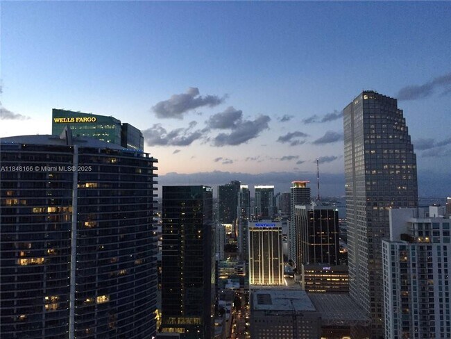 Building Photo - 475 Brickell Ave
