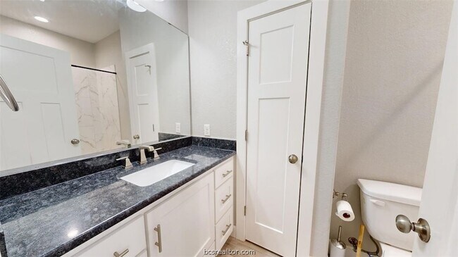 Building Photo - 513 Kubin St