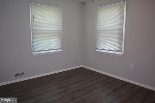 Building Photo - 332 Bailey Ave
