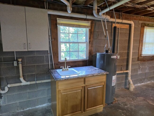 Building Photo - 273 Woodbridge Dr
