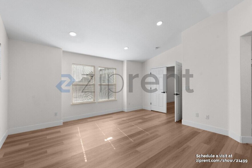 Building Photo - Unit