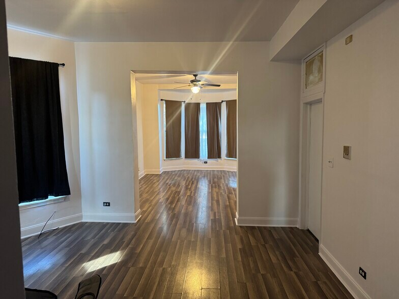 Building Photo - 635 W 62nd St