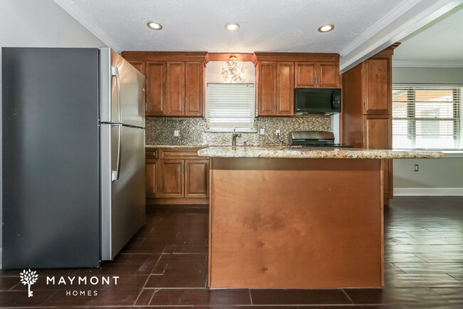 Building Photo - Houston Ranch-Style Home