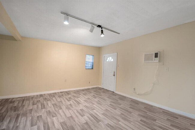 Building Photo - 1614 Ryon St