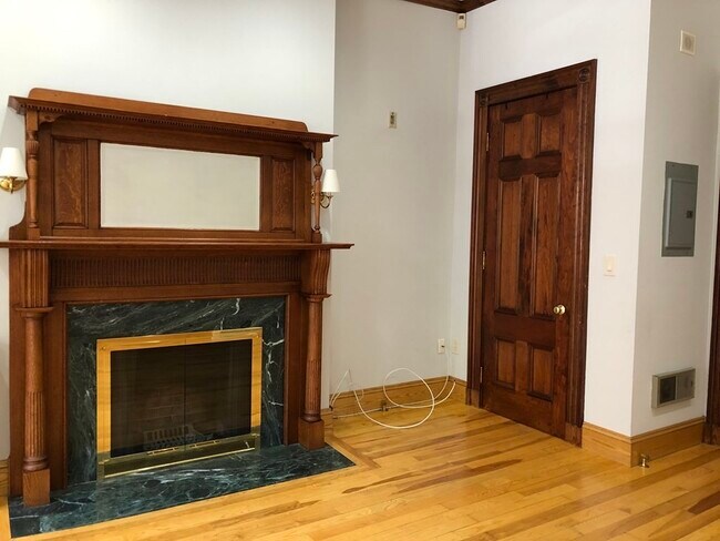 Building Photo - 389 Marlborough St