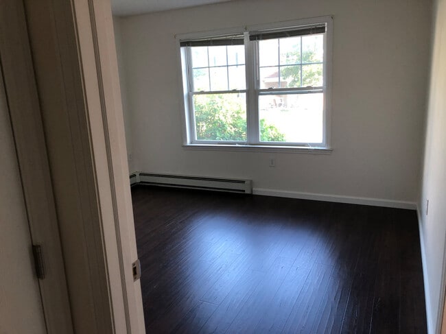 Building Photo - 145 Eden Way