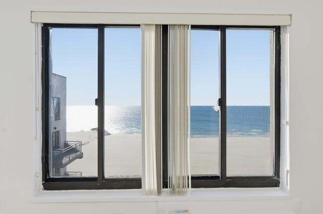 Building Photo - 100 W Broadway