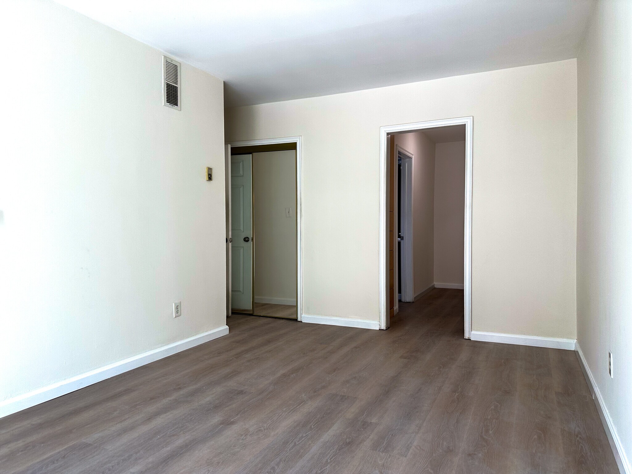 Building Photo - 12955 Riverside Dr