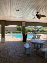 Building Photo - 421 Scrub Jay Dr