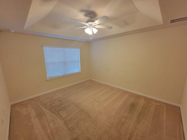 Building Photo - Hey! Yes ! You !