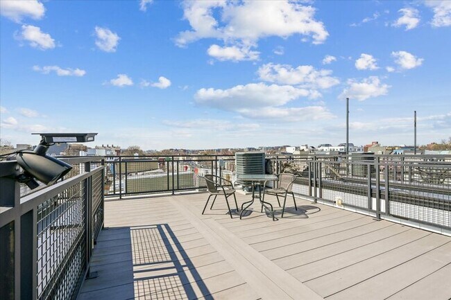 Building Photo - 810 13th St NE