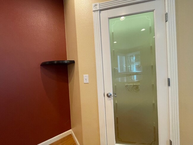 Building Photo - 5 Bed 2.5 Bath + a Den in Tigard/Bull Mountain - Solar Panels, Central A/C and More!