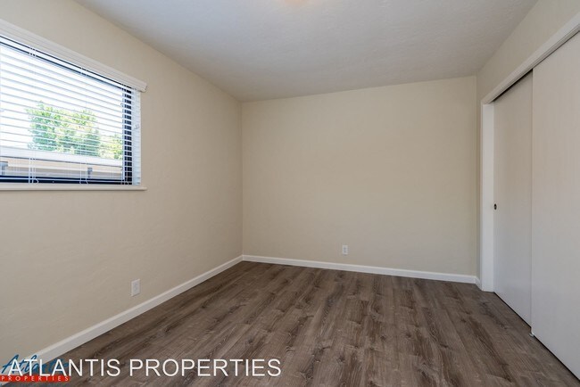 Building Photo - 1280 Brookfield Ave